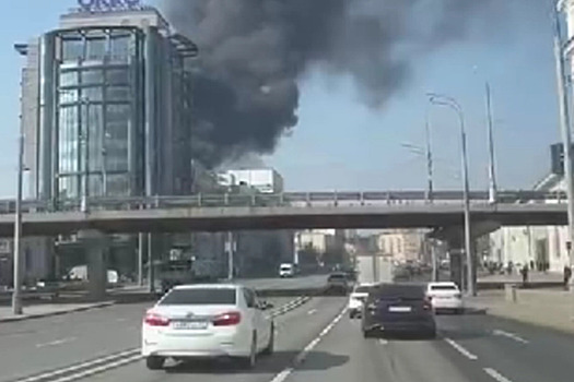 На крыше горящего элитного ЖК в центре Москвы находятся несколько пентхаусов
