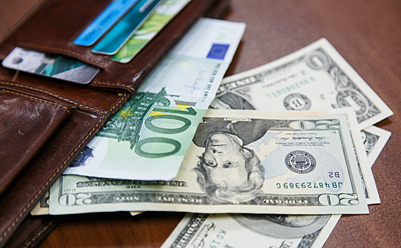 300 новосибирцев открыли счета в иностранных банках