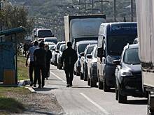 Пробка в четыре километра образовалась перед Крымским мостом
