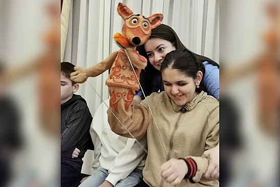 В Махачкале для слабовидящих детей сыграли спектакль со специальной озвучкой