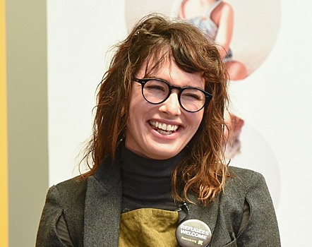 Растрепанные волосы, мешковатый комбинезон и второй подбородок: в звезде «Игры престолов» Лене Хиди трудно узнать роковую Серсею Ланнистер