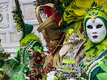 Венецианский карнавал после ковида: медицинские маски сменили на маски из папье-маше