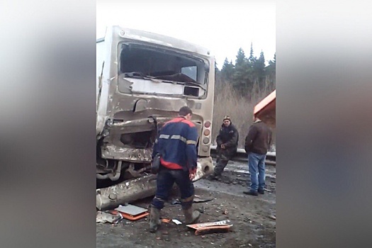 Под Краснокамском грузовик столкнулся с пассажирским автобусом