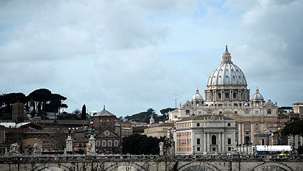 Ватикан закрывает дыры в бюджете пожертвованиями для бедных, пишут СМИ