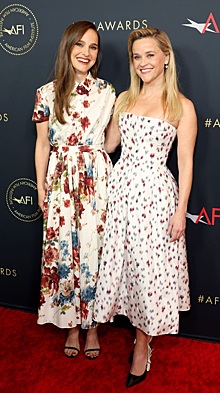 Весенние нимфы Натали Портман и Риз Уизерспун на красной дорожке AFI Awards