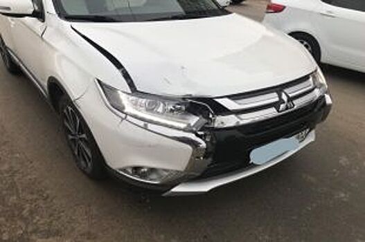 Mitsubishi Outlander сбил пенсионера на дороге в Уфе, он получил перелом