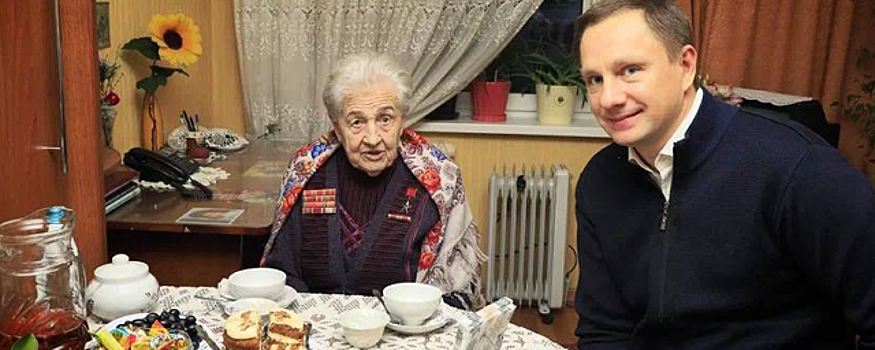 Глава г.о. Красногорск Дмитрий Волков поздравил Марию Кузнецову с Днем Героя Отечества