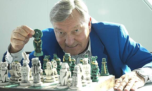 Как один мужчина заставил миллионы поверить в контакт пришельцев и древних людей