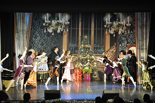 Спектакль «Щелкунчик» показали в районном Доме культуры