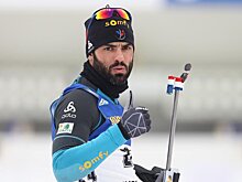 Симон Фуркад разместил флаг России на вакс-кабине во время юниорского ЧМ по биатлону. Россияне выступают на турнире в нейтральном статусе