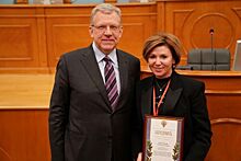 Руководитель новосибирской КСП Елена Гончарова получила почётную грамоту от Алексея Кудрина
