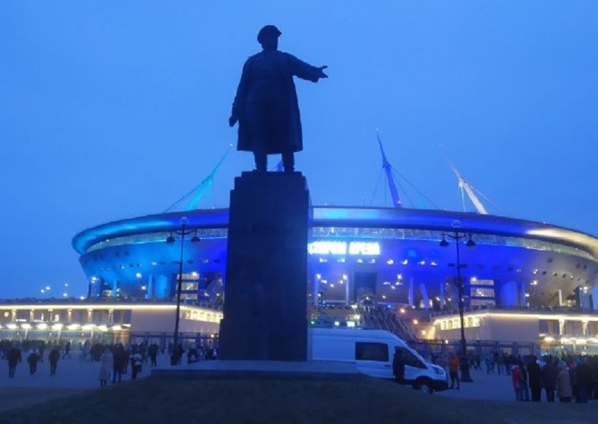 Пора убрать памятник Кирову возле «Газпром Арены». Есть более достойные кандидаты