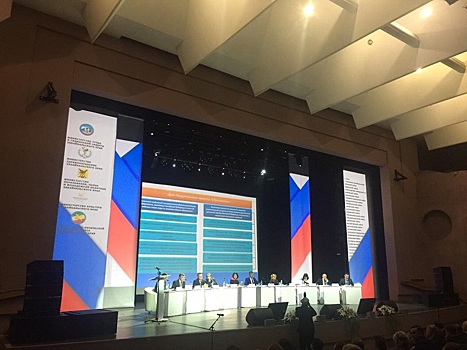 Сенатор Михайлов посетил первый социальный форум в Чите