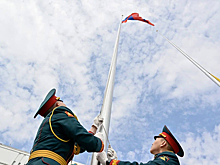 В Туве в День России поддержали две традиции — подняли государственные флаги и вручили паспорта