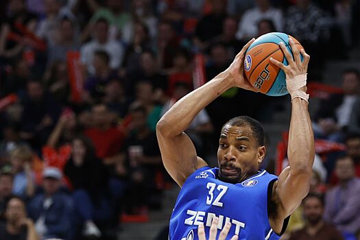 После матча УНИКСа и «Зенита» Хантера в вспышке гнева сдерживали игроки обеих команд