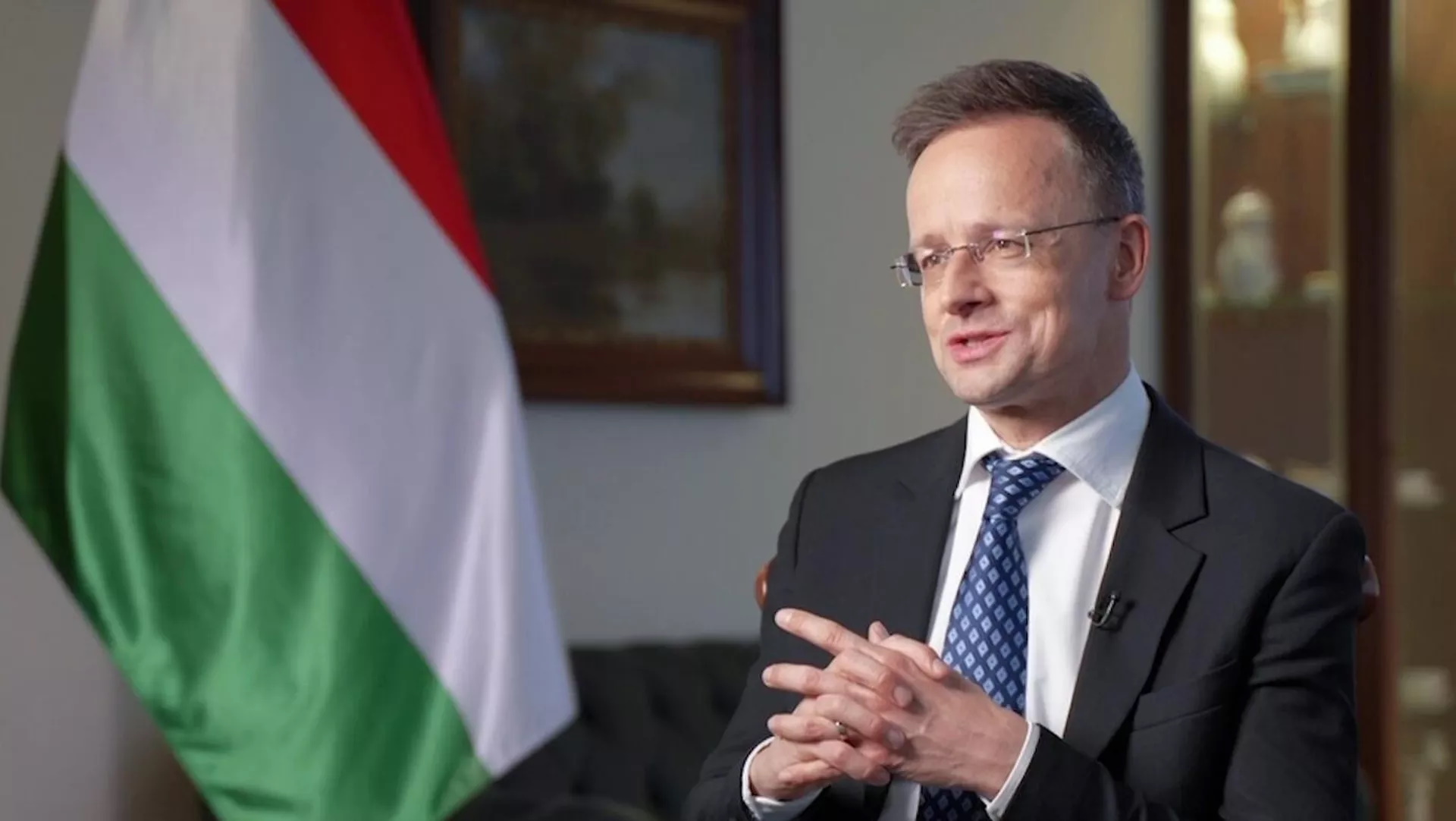 Сийярто пригрозили судебным иском за сговор с Россией