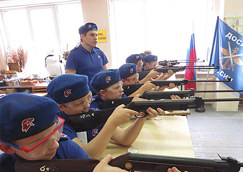 Школьники Пятигорска приняли участие в военно-спортивной игре «Зарничка», организованной региональным отделением ДОСААФ