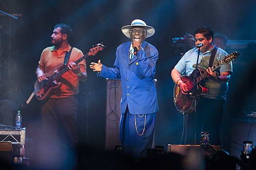 Умер певец Брентон Вуд, госпитализированный в разгар своего прощального турне