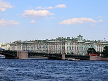 В Петербурге у Дворцового моста столкнулись два теплохода