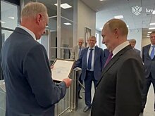 Путин награжден медалью "За верность российскому флоту"