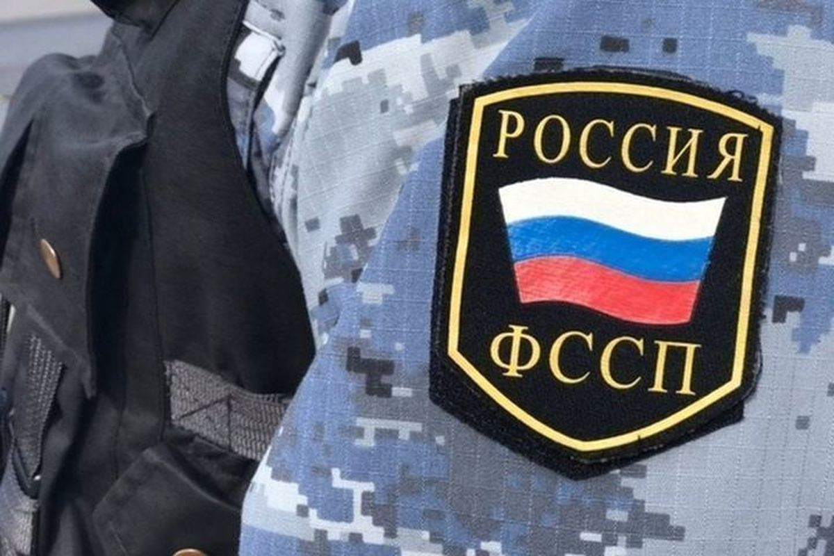 В Новосибирской области задержали сразу нескольких судебных приставов
