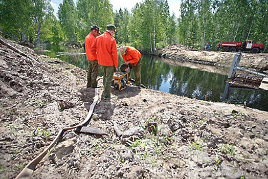 Уже почти 3 млн куб м воды закачали в системы обводнения торфяников в Подмосковье