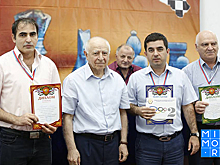 Муху Алиев вручил награды триумфаторам чемпионата Дагестана по шахматам