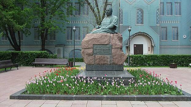В Москве отреставрируют памятник хирургу Вишневскому