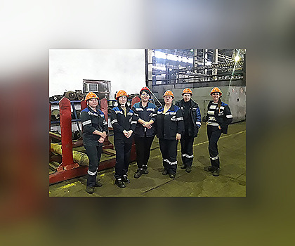 На «Уральской кузнице» выбрали лучшую машинистку мостового крана