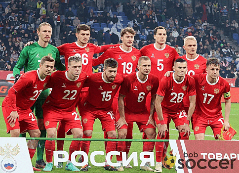 «Футболистам за новогодним столом можно есть, что угодно, но без фанатизма»