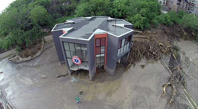 Власти объявили 15 июня днем траура по жертвам наводнения в Тбилиси