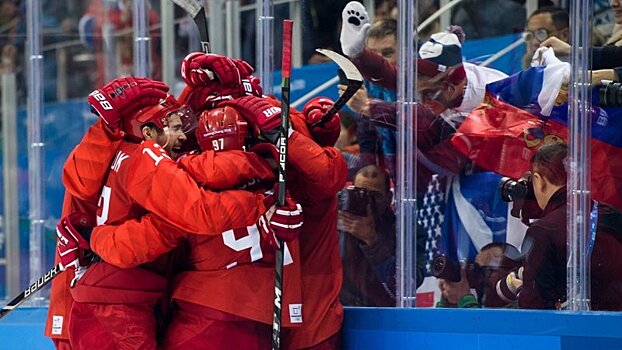 Российские хоккеисты отметили победу шампанским и матерной песней Шнурова
