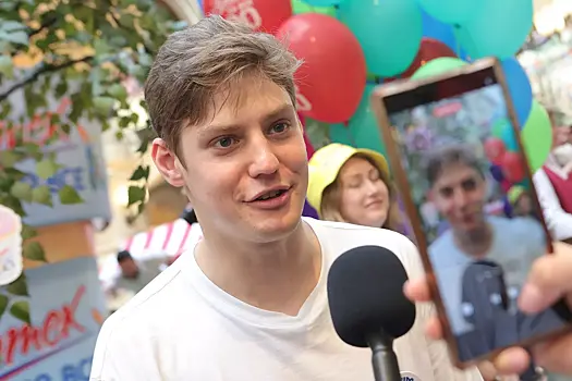 «Помню всеобщее веселье»: Павел Табаков рассказал, что по традиции дарили его отцу Олегу Табакову каждый год