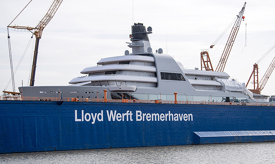 Как сообщает Forbes, яхта для бизнесмена строится на немецкой верфи Lloyd Werft.