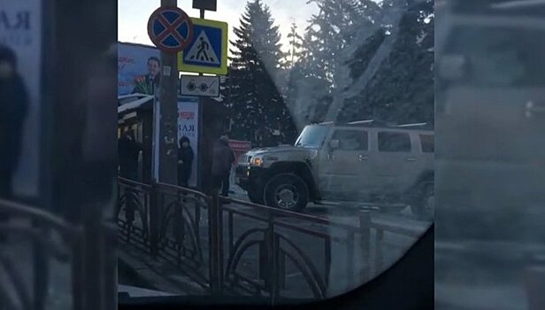 Иркутский бизнесмен прокатился на "Хаммере" по тротуару