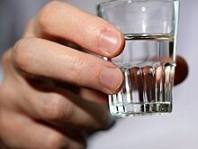 Рюмка водки на столе. Кого могут убить и 50 граммов?