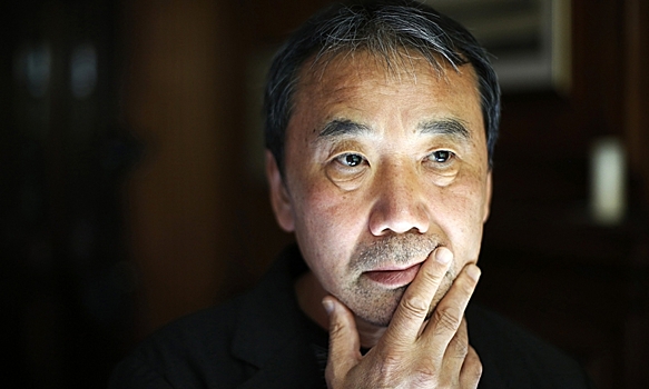 В Японии начались продажи нового романа Мураками