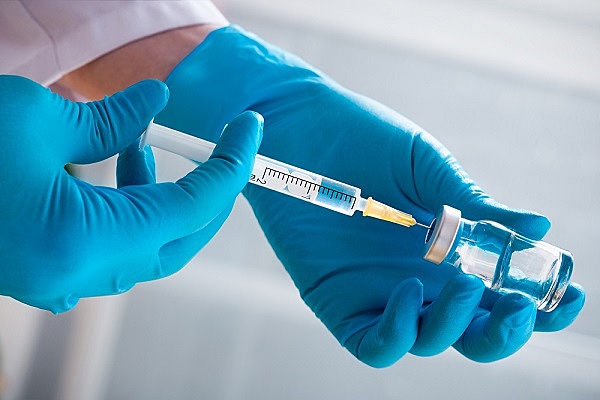Минздрав предупредил о людях, предлагающих вакцину