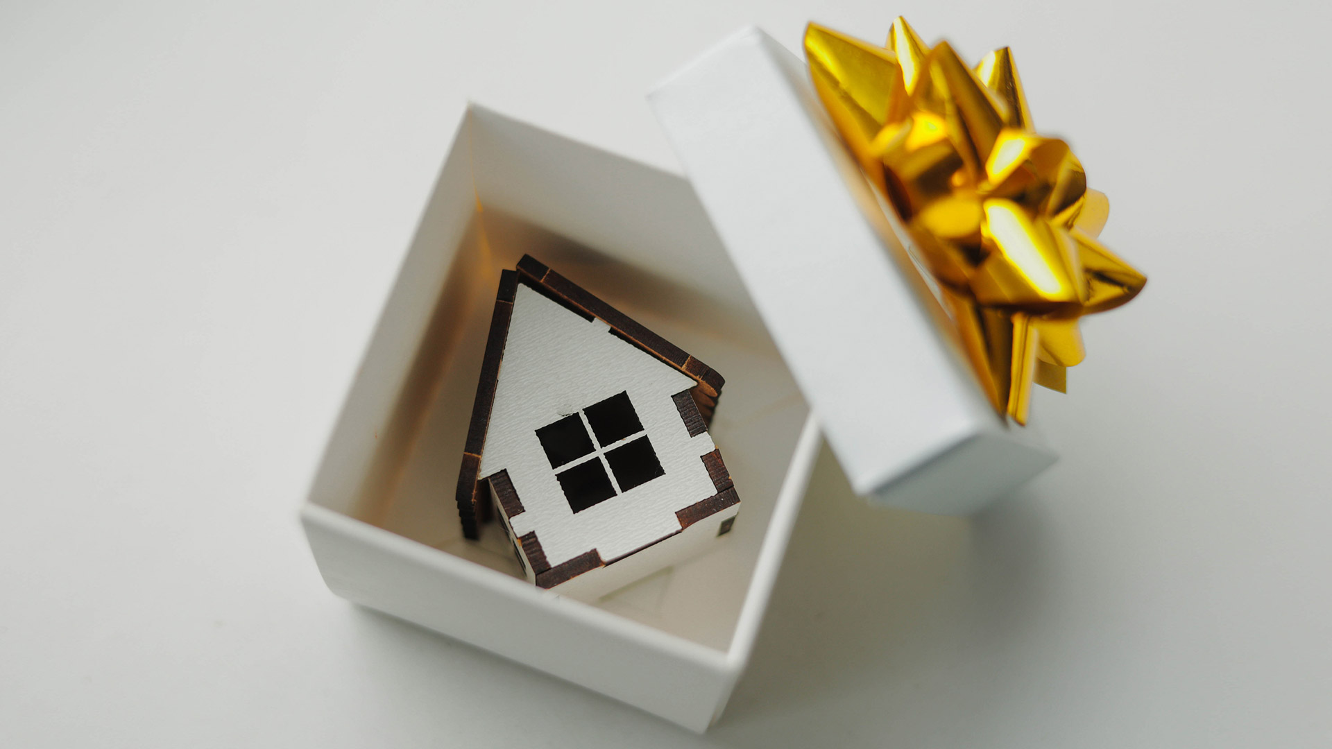 Дарение заложенной квартиры: как оформить и нужно ли согласие банка