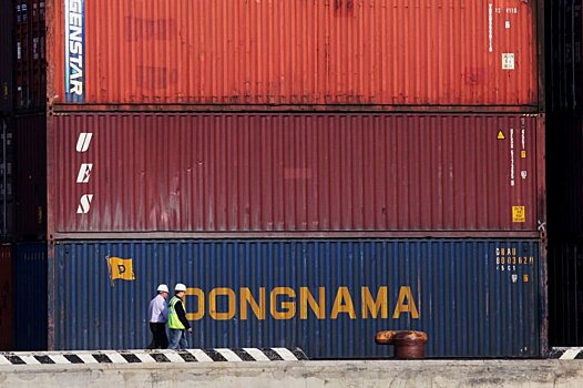 Компания из Китая проведет коммерческие контейнеровозы по Севморпути