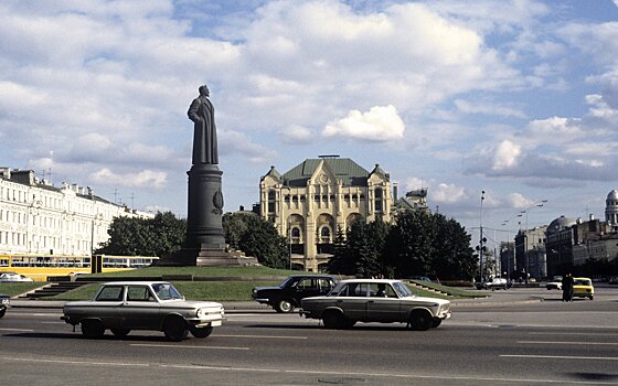 Василий Лановой призвал вернуть памятник Дзержинского на Лубянку