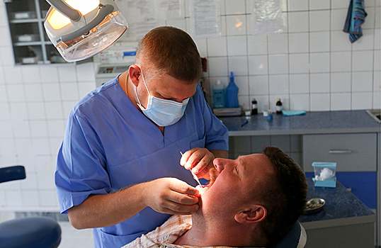 Пережить самоизоляцию и сохранить зубы. Когда в России откроются стоматологические клиники?