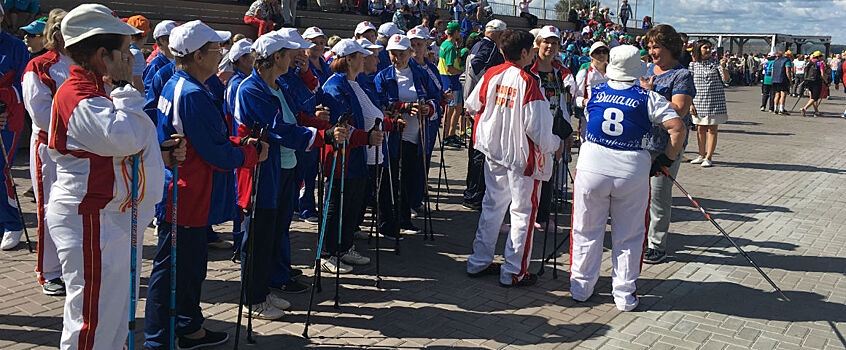 Удмуртские ходоки: около 3 тысяч человек приняли участие в IV Международном фестивале скандинавской ходьбы