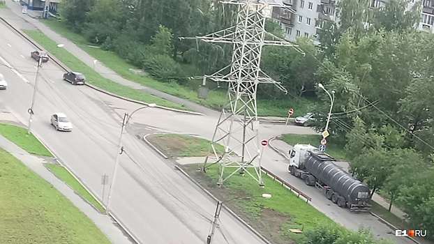 Жители Вторчермета оказались в дорожной ловушке из-за неправильно установленного «кирпича»