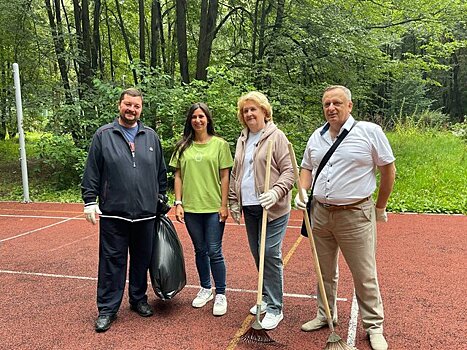 Екатерина Раззакова поддержала участников экодесанта в Обручевском районе