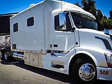 "Роллс-Ройс" в мире грузовиков. Смотрим, что внутри у тягача Volvo VNL за $600 тысяч