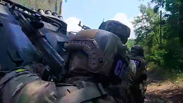 Украинские националисты открыли огонь по СБУ: видео