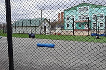 Специалисты приступили к укладке нового покрытия на мини-футбольной площадке в Вороновском