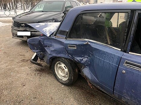 На Московской три автомобиля не поделили дорогу