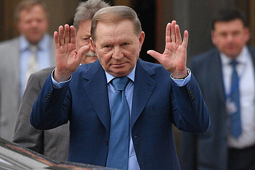 Кучма попросил передать свои полномочия в Минском процессе Резнику